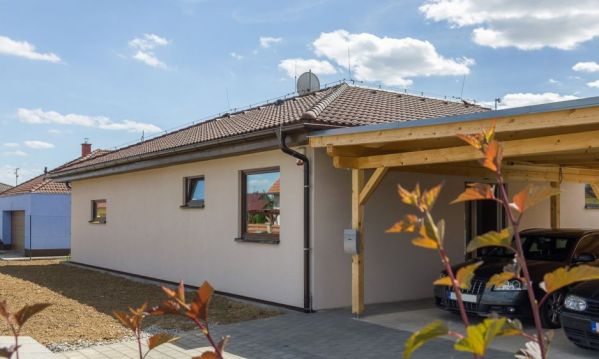 Bungalov s valbovou střechou